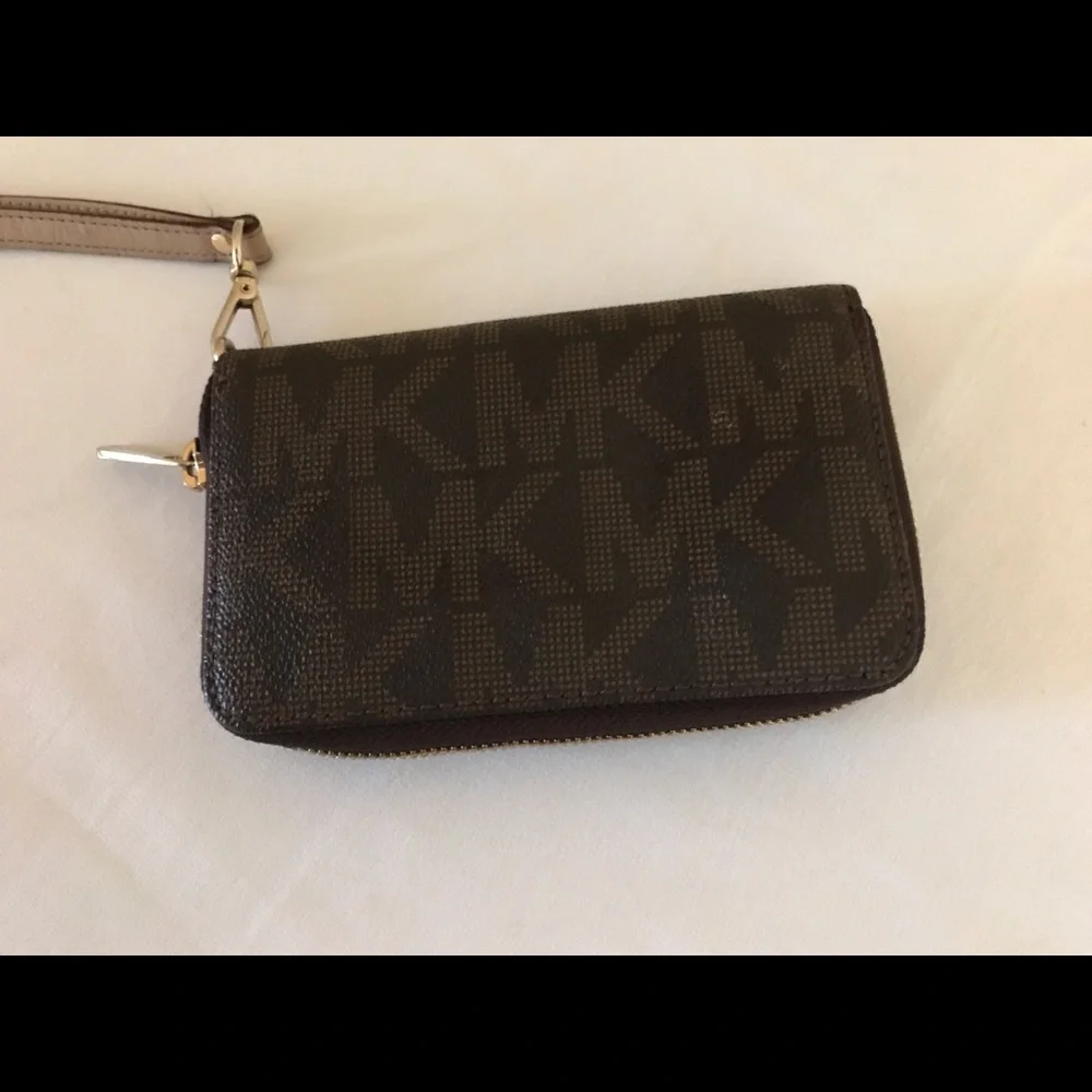 Michael Kors Wallet Clutch Phone Holder Signature - Picture 2 of 4
